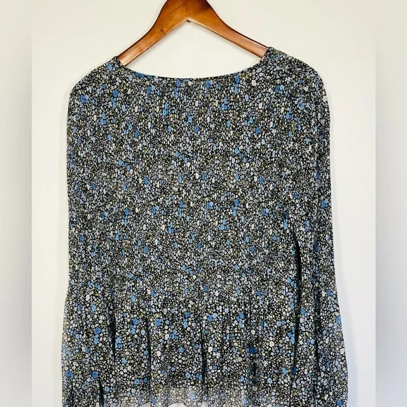 Aritzia Wilfred Pleated Floral Daydreamer V-Neck blouse, long sleeve comfy Large - Picture 6 of 6